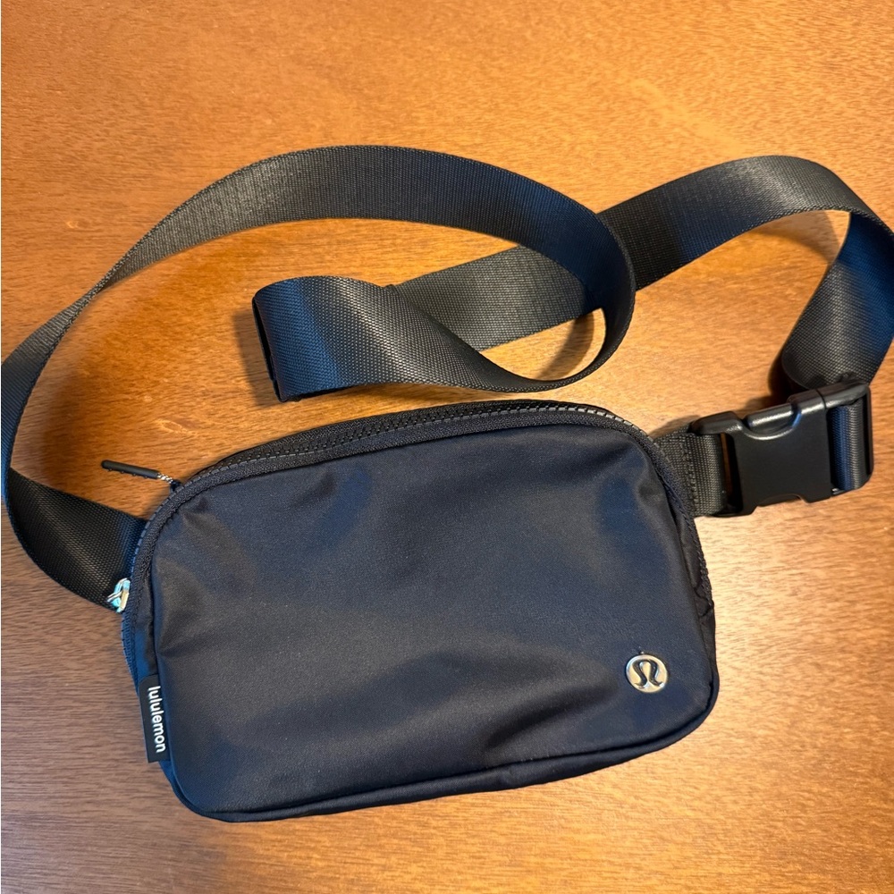 lululemon everywhere belt bag
